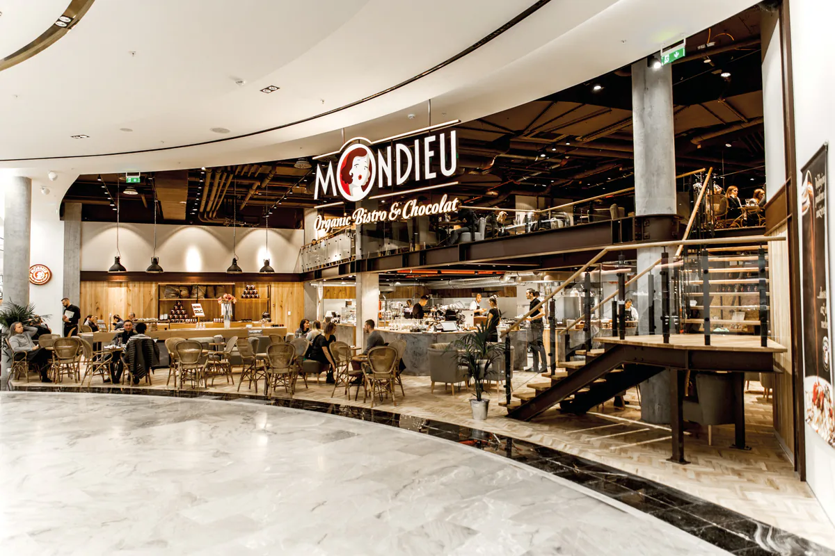 مدخل مقهى Mondieu داخل ويستفيلد تشودوف في براغ
